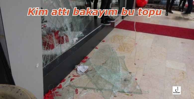 Kim attı bakayım bu topu