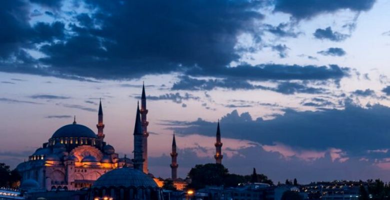 Süleymaniye Camii Resimleri bulutlarla